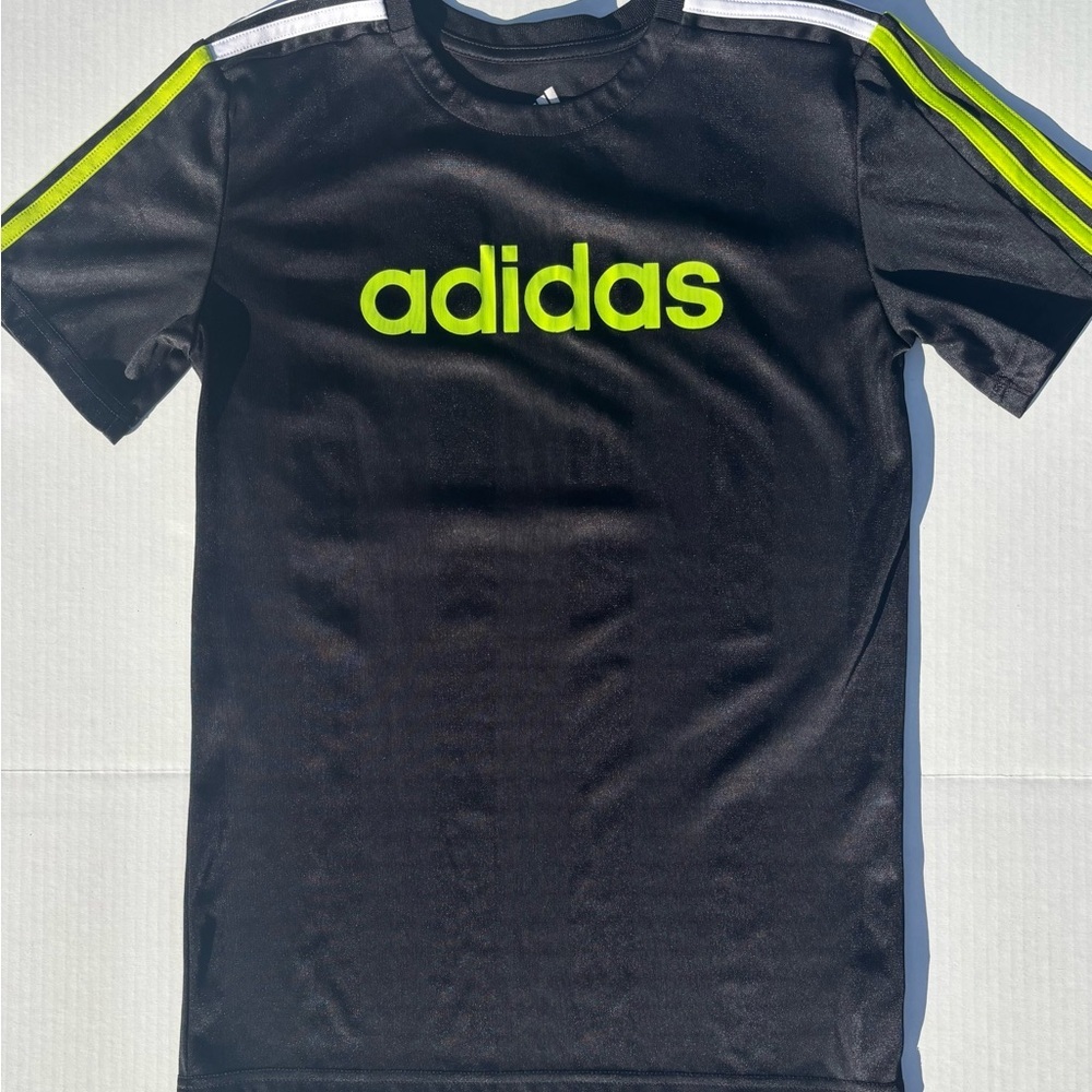 Adidas boys Tee in Black with Neon Green - Picture 4 of 5